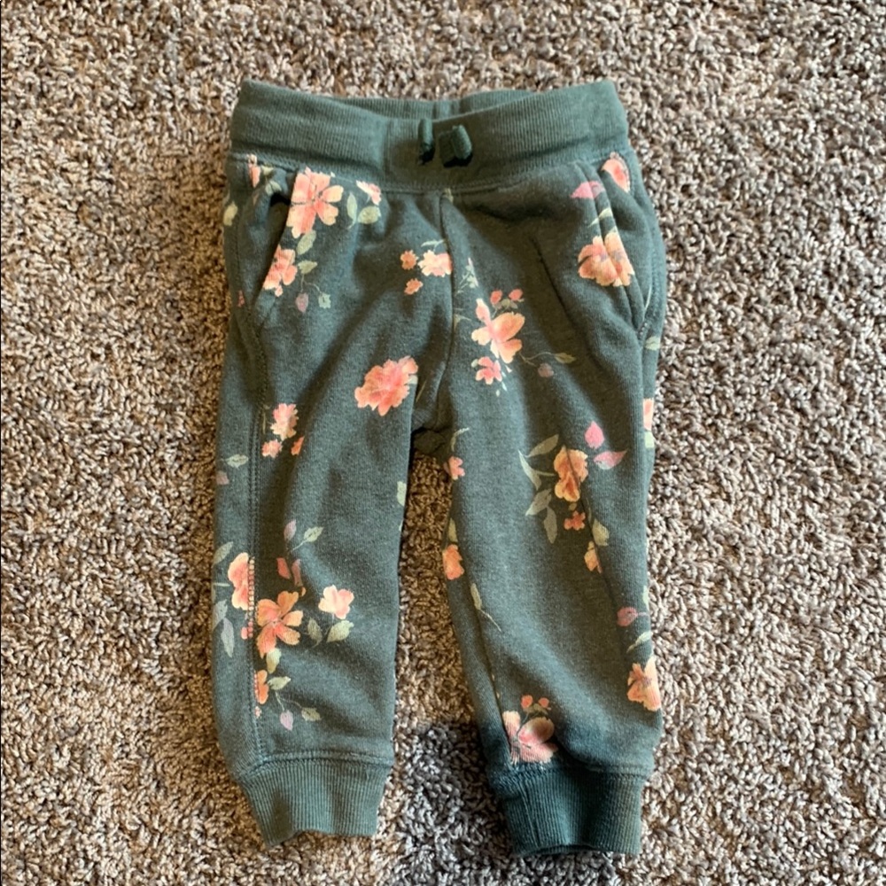 OshKosh B'gosh Green Floral Sweatpants Size 12M EUC